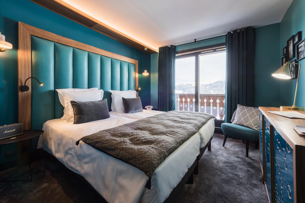 Quarto Duplo com Chuveiro e Vista da Vila